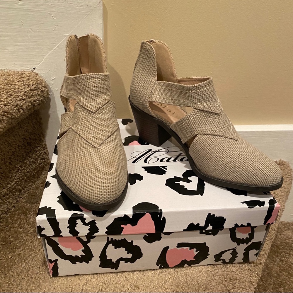 Ankle Bootie with Zipper Detail